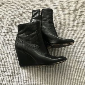 Frye Leather Reina Wedge Short Boot Black 8.5M